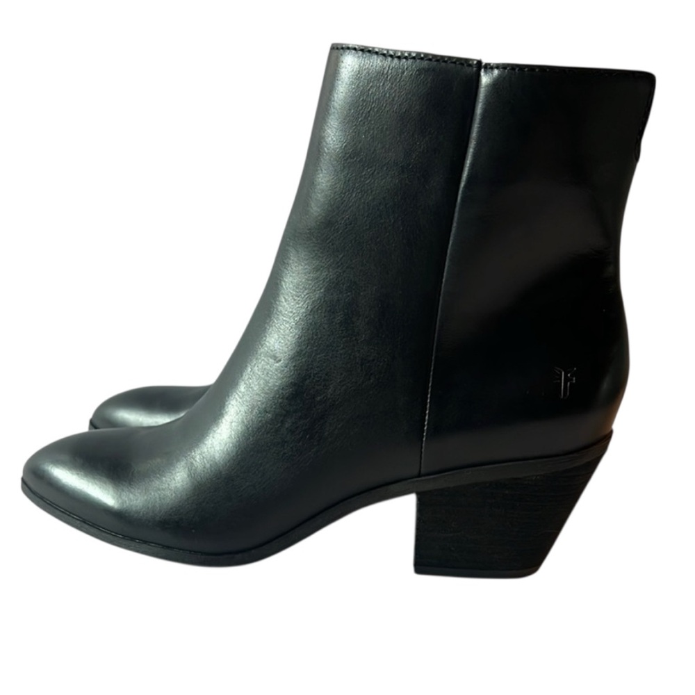 Frye Megan Side Zip Black Leather Ankle Booties Size 9 NWT - Picture 2 of 13